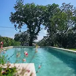 Uzes - Climatisation, Piscine Et Petanque Vallabrix