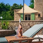 Uzes - Climatisation, Piscine Et Petanque Villa