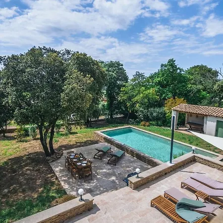 빌라 Uzes - Climatisation, Piscine Et Petanque Vallabrix