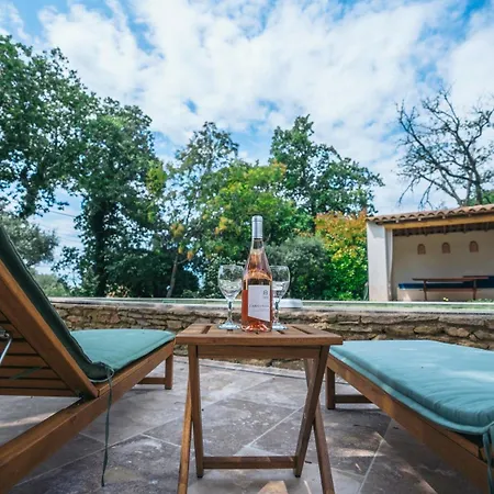 Climatisee, Piscine Et Terrain De Petanque *