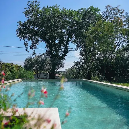 Uzes - Climatisation, Piscine Et Petanque Vallabrix
