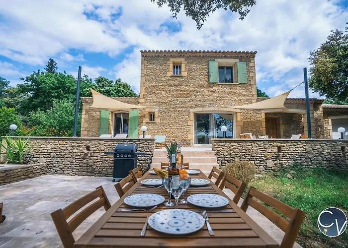 Uzes - Climatisation, Piscine Et Petanque * Vallabrix